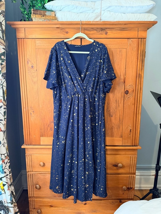 BloomChic Dresses & Skirts - BloomChic Navy Tea Length Dress with Gold Star Print